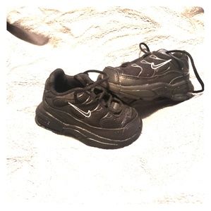 COPY - Nike Air Max, like new, black, size 4c